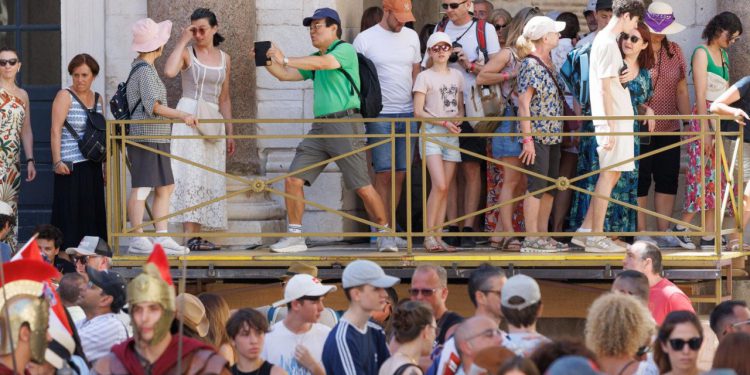 Slobodna Dalmacija – Umjetna inteligencija o Splitu: grad vam propada, na jednoj strani bogati ‘apartmandžije’, a na drugoj