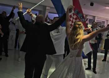 Slobodna Dalmacija – VIDEO Mladenci ušli u salu uz Thompsonov hit. Snimka izazvala reakcije: ‘I ja sam domoljub, ali ovo je baš sramota!’