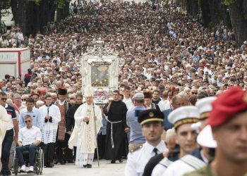 Slobodna Dalmacija – Vjernici iz cijele Dalmacije hrle u Sinj! Donosimo detaljan program hodočašća Gospi po mjestima i splitskim kvartovima