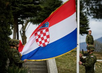 Slobodna Dalmacija – Vojnik iz Solina tužio državu jer se ozlijedio igrajući nogomet u derutnoj vojarni. Krenula je trakavica, ovo je epilog