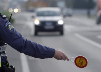 Slobodna Dalmacija – Vozači, pripazite! Tijekom vikenda pojačana kontrola prometa, policija pozvala vozače na oprez i uputila poseban apel