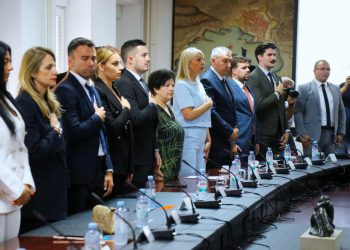 Slobodna Dalmacija – Zadnji put ćorak, za vlast u Splitu HDZ-u fali jedna ruka! Zna se tko će donijeti odluku, ali postavlja se pitanje…