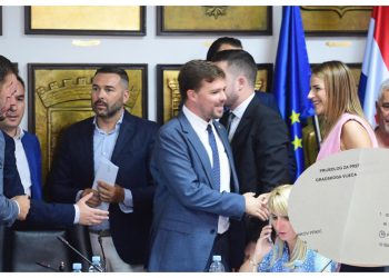 Slobodna Dalmacija – Žustra rasprava na internetu o tajnom glasanju, analiziraju se detalji: Je li jedan od listića falsifikat?