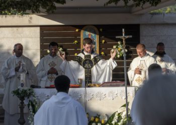 Snažan duhovni trenutak: Don Mario Tošić služio mladu misu u Biskupijskom svetištu Gospe od Milosrđa (FOTO)