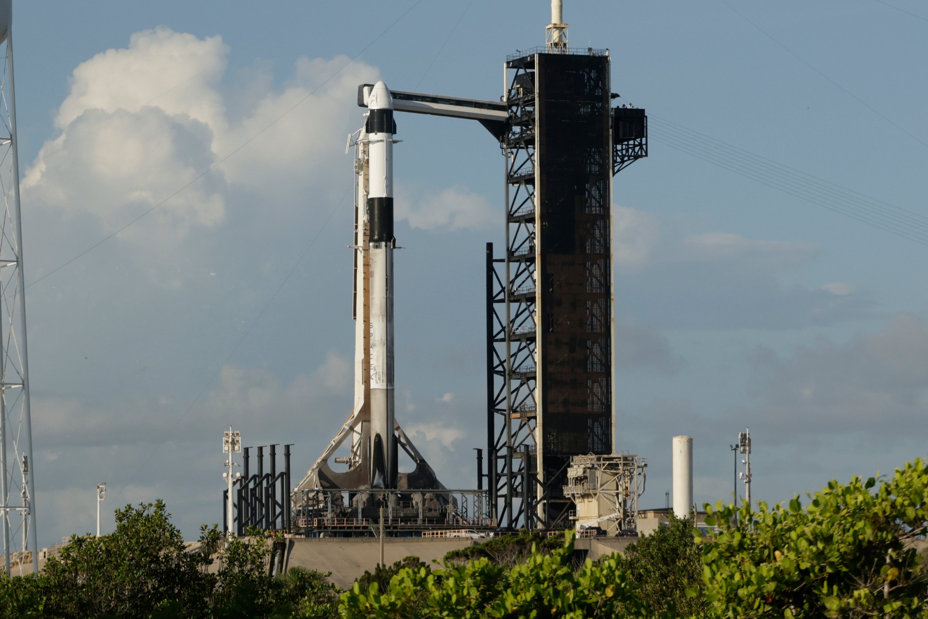 L'Avious Rice kaže da je SpaceX, koji prima milijarde u ugovorima vlade SAD -a, otpustio ga zbog kašnjenja, ali zadržao bijele radnike koji su podjednako bili upečatljivi