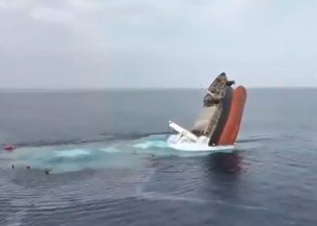 Spašeno deset članova posade napadnutog broda, sudbina ostalih mogla bi biti strašna!