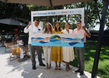 Spektakl na Mrduji: Ove godine i dječje potezanje otočića, fešte i koncerti