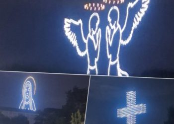 Spektakl na nebu: Dronovi tvorili likove Gospe, anđela, križa… (FOTO)
