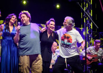 Spektakularna završnica manifestacije koja slavi šibenske velikane. Pogledajte dio atmosfere s ispunjenog ‘Mihovila’