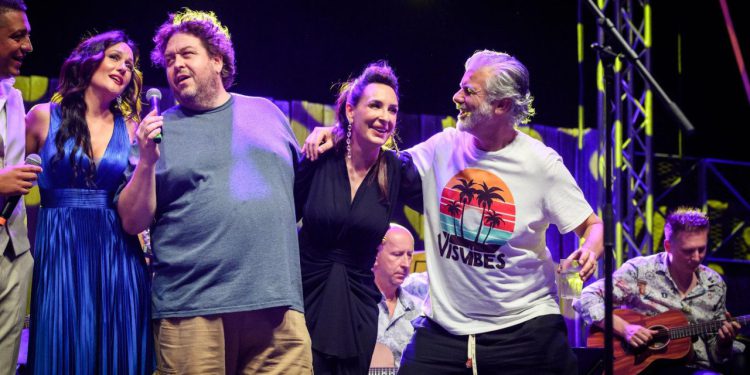 Spektakularna završnica manifestacije koja slavi šibenske velikane. Pogledajte dio atmosfere s ispunjenog ‘Mihovila’