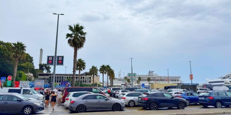 Splitska trajektna luka pod opsadom: Najudarniji vikend u sezoni donosi 70.000 putnika i 16.000 vozila