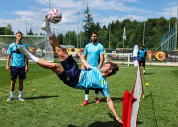 Sportske novosti – Dinamo je pojačanje pronašao samo tri tramvajske stanice dalje od Maksimira, a navijači su ga već bacali u zrak