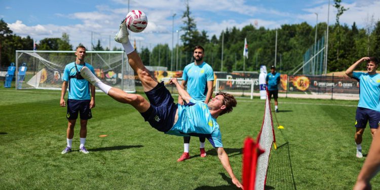 Sportske novosti – Dinamo je pojačanje pronašao samo tri tramvajske stanice dalje od Maksimira, a navijači su ga već bacali u zrak