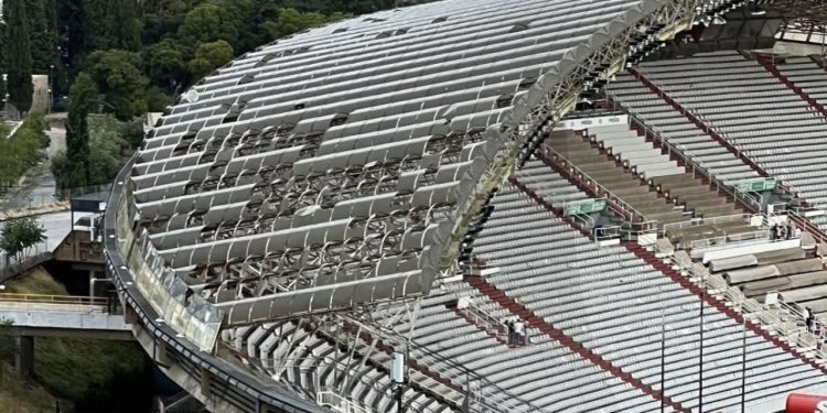 Sportske novosti – FOTO/VIDEO: Kaos u Splitu! Nevrijeme jako oštetilo krov Hajdukova stadiona