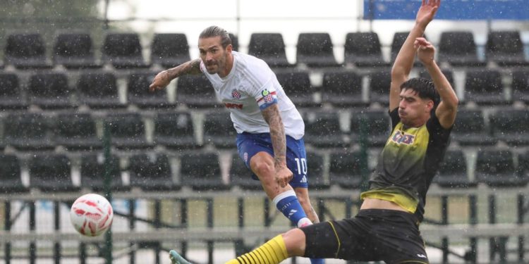 Sportske novosti – Gledatelji se razbježali, ova utakmica se u SAD-u ne bi igrala: ‘Nema problema, sad će se Livaja potući s gromovima…’