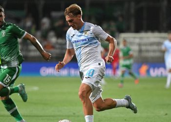 Sportske novosti – Iritira me kad gledam to kod Tonija Fruka. Nije potrebno da to igra, on bi trebao oplemeniti Rijeku