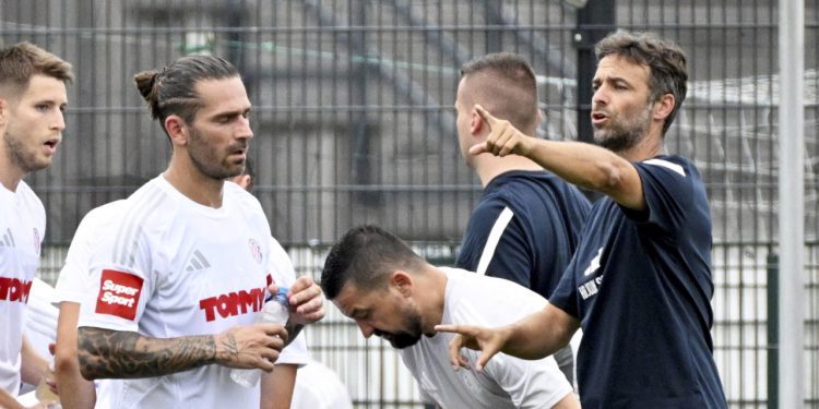 Sportske novosti – Novi trener Hajduka propovijeda to što navijači žele čuti, ali teško će Bijeli do naslova ako prodaju ovu dvojicu