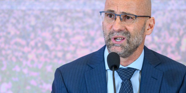 Sportske novosti – Odlučivao je o svemu važnome na Poljudu, a potezi koje je vukao u pravilu su bili pogrešni