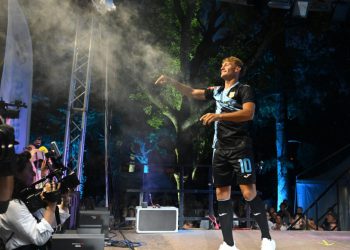 Sportske novosti – Pogledajte kako je Rijeka prepunom Nugentovom parku na Trsatu predstavila nove dresove