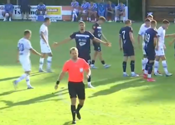 Sportske novosti – Pogledajte trenutak kaosa na Osijekovoj utakmici! Kad je vidio što se događa, sudac se pokupio u svlačionicu