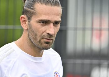 Sportske novosti – Skandalozna nova glasina o podmetanju Hajduku: ‘Zaštitar je od kluba tražio pet tisuća eura?’