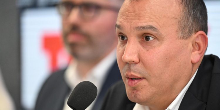 Sportske novosti – U Hajduku nije napravio ništa, a dobit će najveću odštetu u povijesti! I ima postotak od prodaje svakog igrača!?