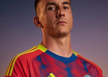 Sportske novosti – VIDEO Hajduk usred noći pred desecima tisuća ljudi predstavio novi dres: ‘Znali smo da želimo nešto drugačije’