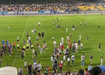 Sportske novosti – VIDEO Livaja i društvo ‘opkoljeni’: Totalna ludnica u Posušju, čitava sila navijača krenula ‘u lov’ na svoje idole