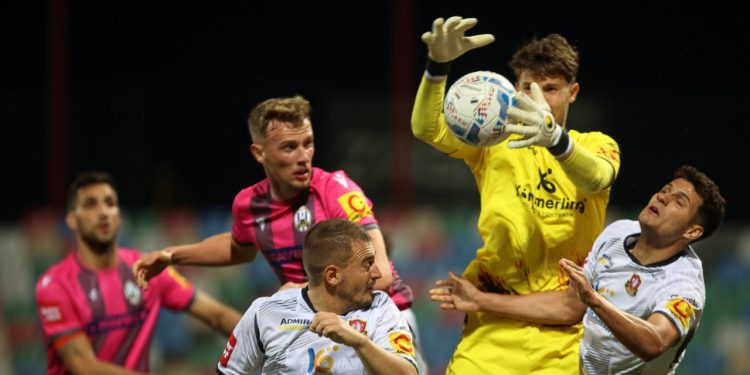 Sportske novosti – Živjeti u prošlosti i limitirati budućnost: Zašto HNS jedinom profesionalnom natjecanju nameće s kakvim će kadrom igrati?