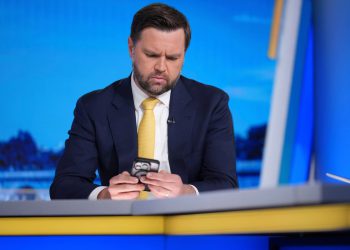 Stari tweetovi JD Vancea pokazuju zašto “Epstein popis klijenata” postaje takav problem za Trumpa