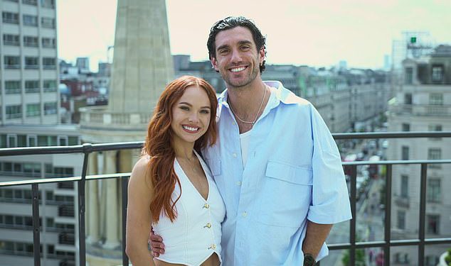 Strogo dođite plesati otkriva dva seksi nova profesionalci koja su se pridružila novoj seriji nakon odlaska skandala Giovannija Pernicea (a oni već imaju povijest s predstavom!)