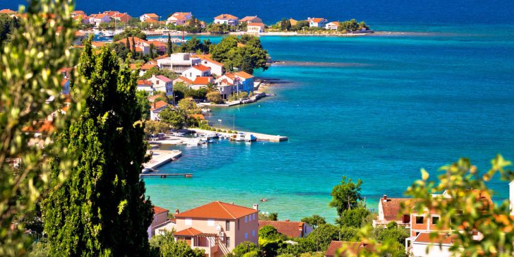 Sunčana i vruća subota okupat će danas Jadran