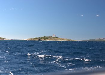 Sunčanije vrijeme uz umjerenu i na otocima jaku buru pa maestral