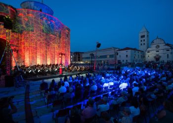 Svečanim koncertom Simfonijskog orkestara HRT-a uz gostovanje zadarskih snaga otvorene 65. Glazbene večeri u Sv. Donatu