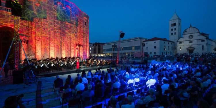 Svečanim koncertom Simfonijskog orkestara HRT-a uz gostovanje zadarskih snaga otvorene 65. Glazbene večeri u Sv. Donatu