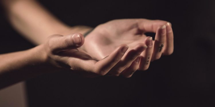 Svećenik majci narkomana otkrio kako moliti: ‘Godinama sam molila bez uspjeha’