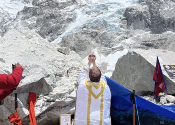 Svećenik održao misu na krovu svijeta: ‘Nebo se ponovno spustilo na Zemlju’