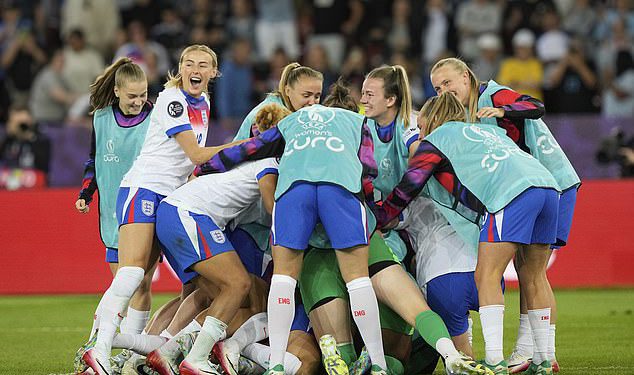 Švedska 2-2 Engleska (2-3 na olovkama): Lionesses održavaju Eur Dream živo s dramatičnom pobjedom u kaznenim pucanju nakon zadivljujućeg povratka s dva gola prema dolje