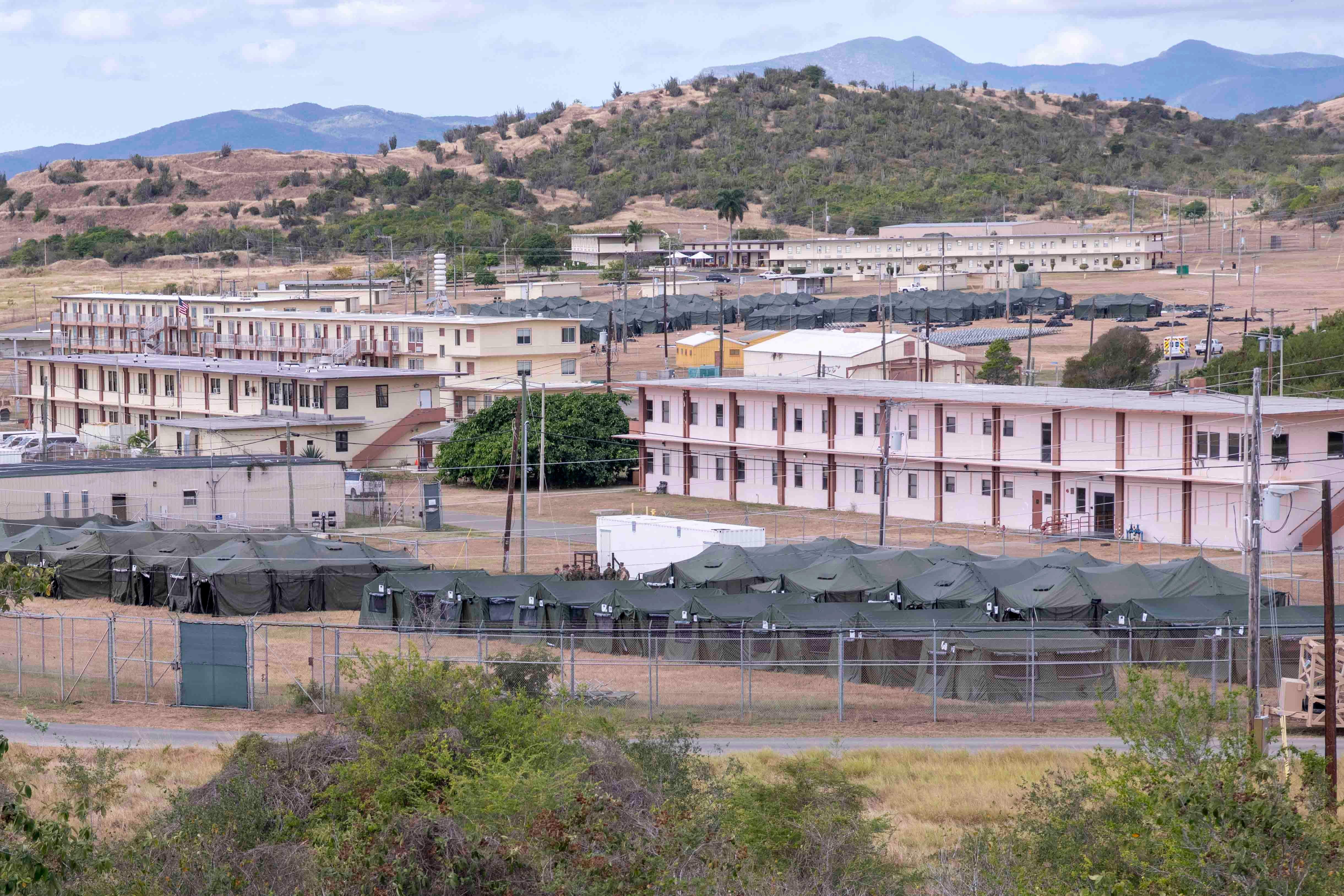 Preko 650 imigranata održano je u zaljevu Guantánamo od veljače, prema dužnosnicima