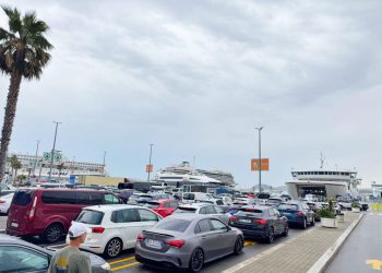 TRAG U BESKRAJU Pogledajte navalu na trajekt koji kreće prema Korčuli