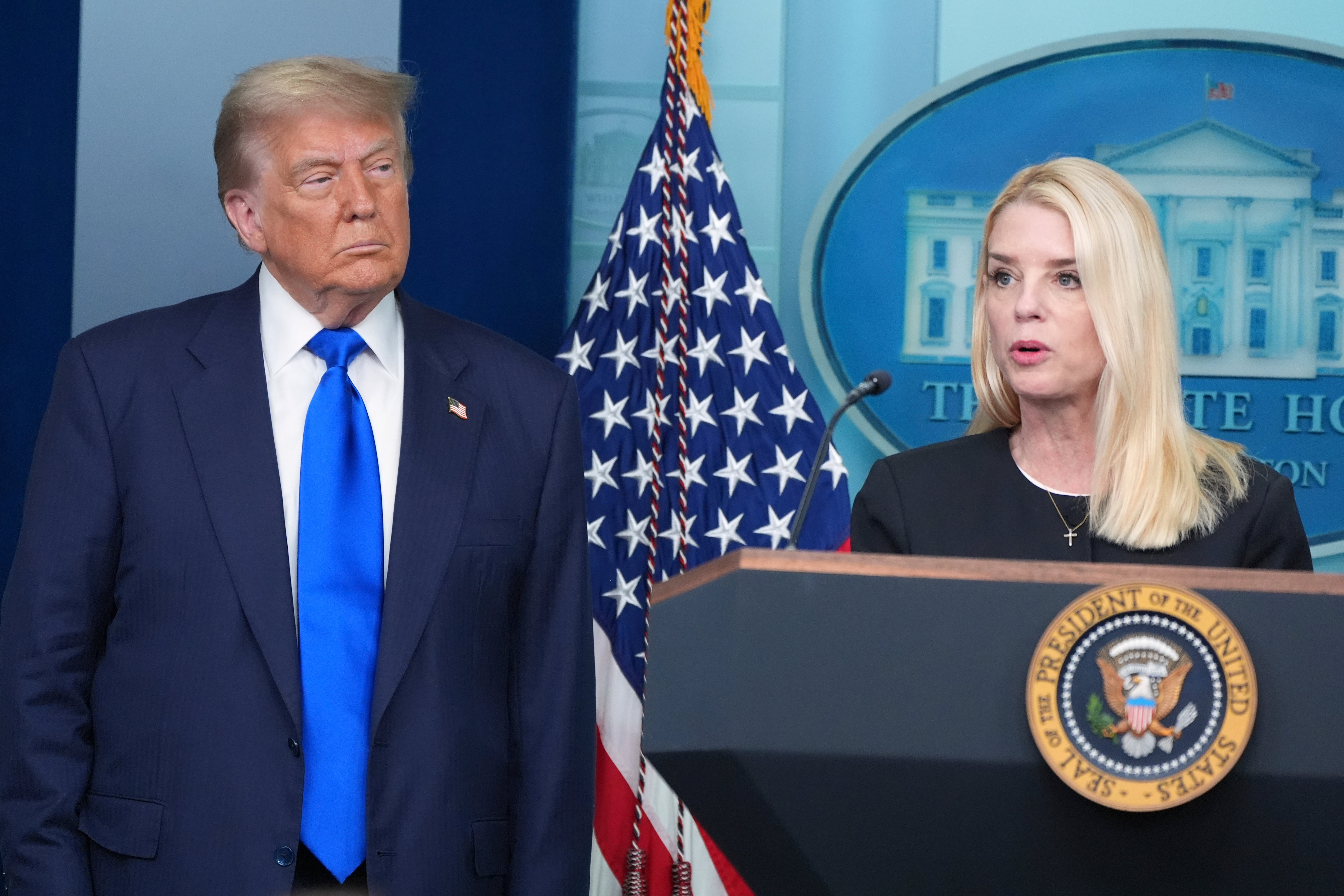 Prije nego što se pridružio Trumpovoj administraciji Bondi, koji je zastupao Trumpa tijekom svog prvog postupka ukidanja 2019. godine, služio je kao prva državna državna odvjetnika na Floridi.