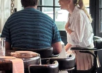 Taylor Swift uživa u niskom datumu ručka s Travisom Kelceom dok je s ponosom obilazi svoju matičnu državu Ohio