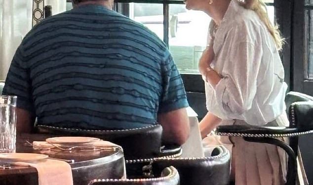 Taylor Swift uživa u niskom datumu ručka s Travisom Kelceom dok je s ponosom obilazi svoju matičnu državu Ohio