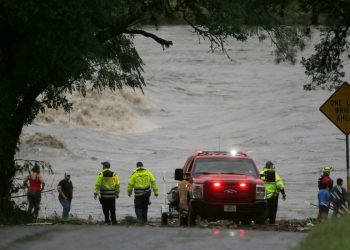 Teksaške poplave: Najmanje 24 mrtva i više od 20 djece koja su nedostajala iz ljetnog kampa