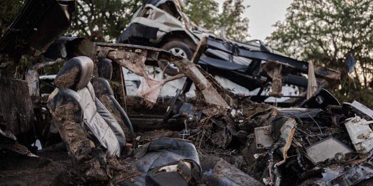 Teksaške poplave ažuriranja uživo: preko 160 nestalih i 109 mrtvih kao puna razmjera katastrofe postaje jasna