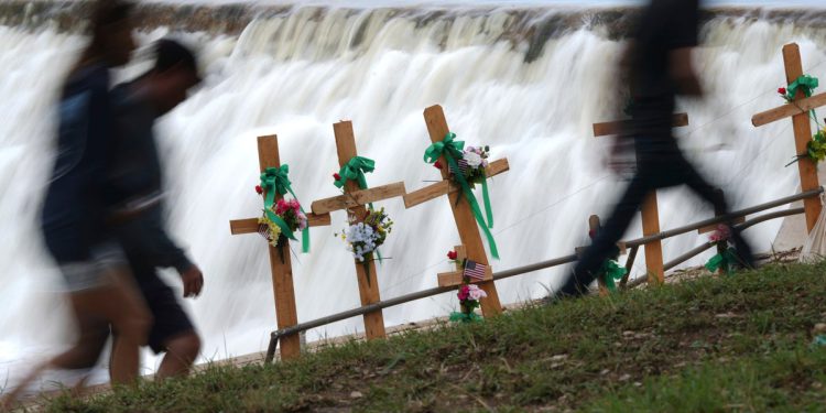 Teksaške poplave najnovije: Novi krug poplave Flash -a donosi više evakuacije dok Kristi Noem negira izvještaj da je odgodila odgovor FEMA