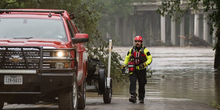 Teksaške poplave podižu broj smrtnih slučajeva na 24 – RT World News