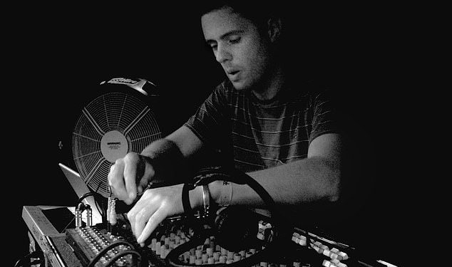 Tekuća zvijezda Eamon Downes je umrla: Tributes Ulijte kao rave pionir iza klupske himne Slatki harmonija gubi petogodišnju bitku za rak