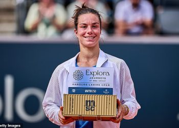 Tenisica je uručena jedan od najbizarnijih sportskih trofeja – pa možete li otkriti što predstavlja?