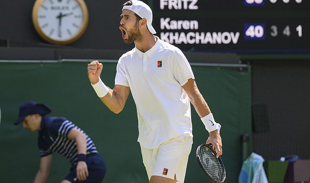 Teniski šefovi bez spina darovali su propagandu Vladimiru Putinu prisiljavajući Wimbledona da pusti Ruse kako igraju, piše Ian Herbert